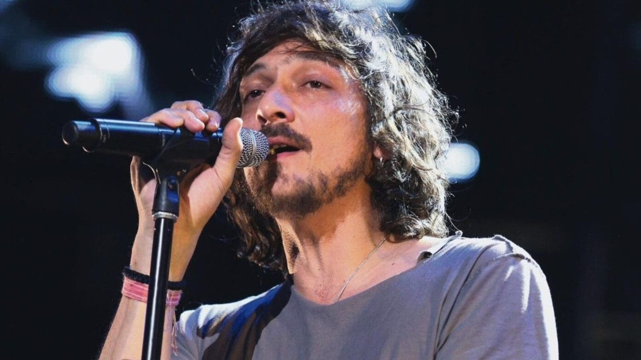 León Larregui