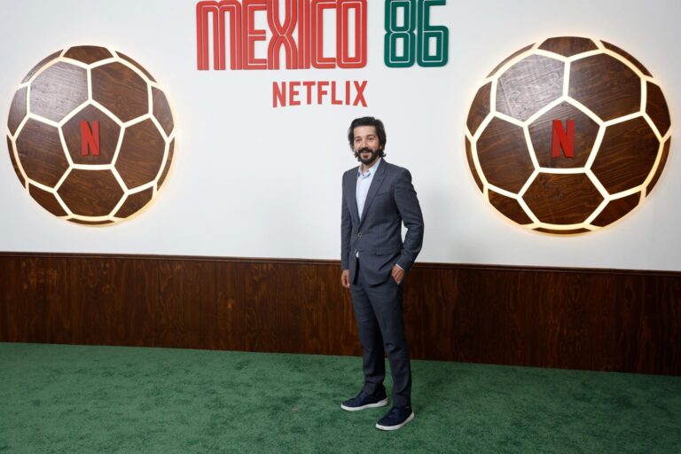 Diego Luna cuestiona honorabilidad de la FIFA ante estreno de México 86